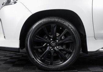 Подержанный автомобиль Lexus LX 2018 года (26 фото)