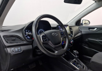 Подержанный автомобиль Hyundai Solaris Sedan 2021 года (8 фото)