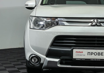 Подержанный автомобиль Mitsubishi Outlander 2014 года (16 фото)