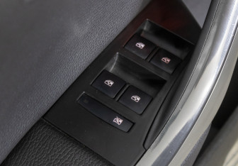 Подержанный автомобиль Opel Astra Hatchback 2010 года (13 фото)