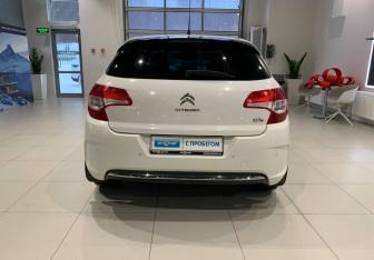 Подержанный автомобиль Citroen C4 Hatchback 2011 года (5 фото)