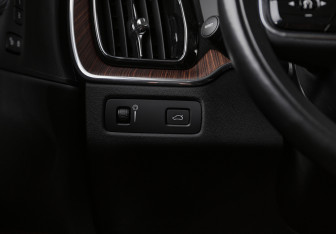 Подержанный автомобиль Volvo XC60 2019 года (10 фото)