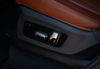 Подержанный автомобиль BMW X7 2021 года (22 фото)