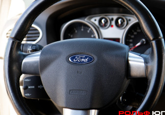 Подержанный автомобиль Ford Focus Wagon 2011 года (12 фото)