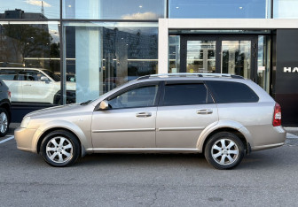 Подержанный автомобиль Chevrolet Lacetti Wagon 2008 года (8 фото)