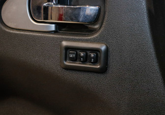 Подержанный автомобиль Nissan Pathfinder 2010 года (17 фото)