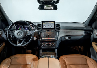 Подержанный автомобиль Mercedes-Benz GLE 2016 года (14 фото)