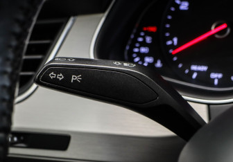 Подержанный автомобиль Audi Q7 2016 года (16 фото)