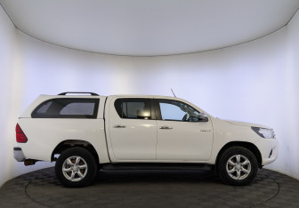 Подержанный автомобиль Toyota Hilux 2019 года (4 фото)