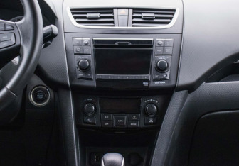 Подержанный автомобиль Suzuki Swift Hatchback 2011 года (14 фото)