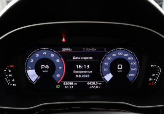 Подержанный автомобиль Audi Q3 2020 года (11 фото)