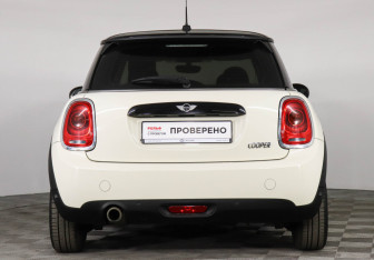 Подержанный автомобиль MINI Hatch 2017 года (6 фото)