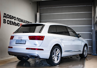 Подержанный автомобиль Audi Q7 2019 года (4 фото)
