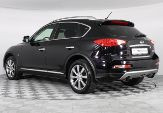 Подержанный автомобиль Infiniti QX50 2017 года (7 фото)