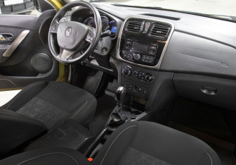 Подержанный автомобиль Renault Sandero 2016 года (11 фото)