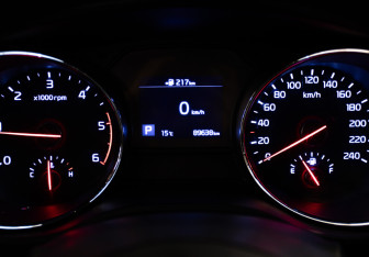 Подержанный автомобиль Kia Carnival 2020 года (18 фото)