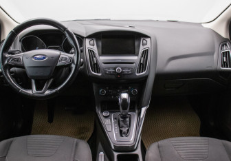 Подержанный автомобиль Ford Focus Sedan 2015 года (13 фото)