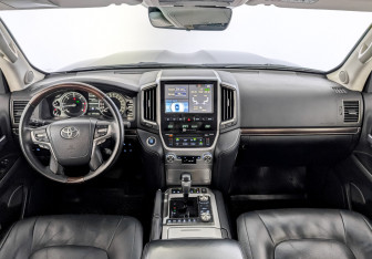 Подержанный автомобиль Toyota Land Cruiser Suv 2017 года (14 фото)