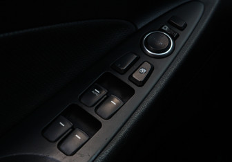 Подержанный автомобиль Hyundai Sonata 2010 года (16 фото)