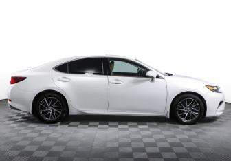 Подержанный автомобиль Lexus ES 2015 года (4 фото)