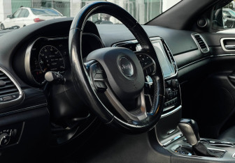 Подержанный автомобиль Jeep Grand Cherokee 2020 года (13 фото)