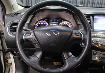Подержанный автомобиль Infiniti QX60 2014 года (18 фото)