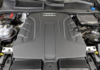 Подержанный автомобиль Audi Q8 2019 года (9 фото)