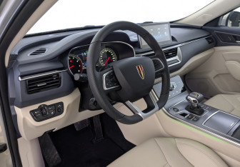 Подержанный автомобиль Hongqi H5 2022 года (17 фото)