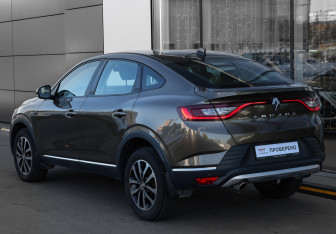 Подержанный автомобиль Renault Arkana 2022 года (6 фото)