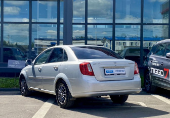 Подержанный автомобиль Daewoo Gentra Sedan 2014 года (7 фото)