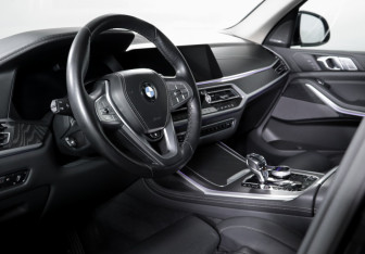 Подержанный автомобиль BMW X7 2022 года (14 фото)