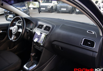 Подержанный автомобиль Volkswagen Polo Sedan 2013 года (7 фото)