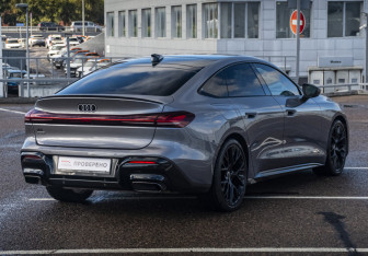 Подержанный автомобиль Audi A5 Liftback 2025 года (6 фото)