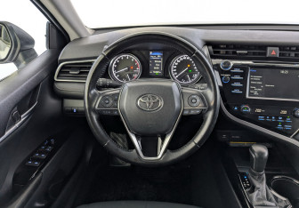 Подержанный автомобиль Toyota Camry Sedan 2019 года (21 фото)