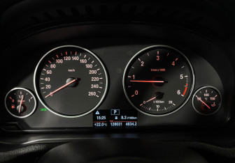 Подержанный автомобиль BMW X3 2016 года (13 фото)