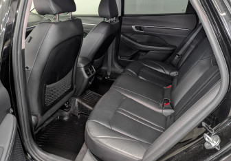 Подержанный автомобиль Hyundai Sonata 2022 года (11 фото)