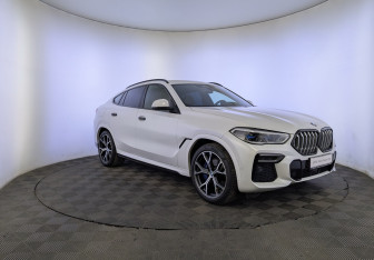 Подержанный автомобиль BMW X6 2022 года (3 фото)