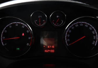 Подержанный автомобиль Opel Meriva 2011 года (7 фото)
