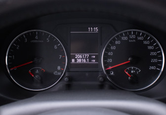 Подержанный автомобиль Nissan X-Trail 2012 года (12 фото)