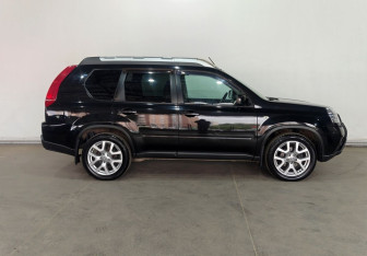 Подержанный автомобиль Nissan X-Trail 2013 года (8 фото)