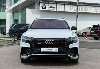 Подержанный автомобиль Audi Q8 2019 года (2 фото)