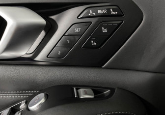 Подержанный автомобиль BMW X7 2024 года (21 фото)