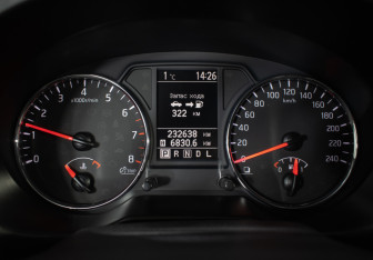 Подержанный автомобиль Nissan X-Trail 2013 года (12 фото)