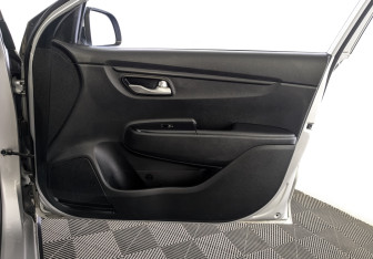 Подержанный автомобиль Kia Rio Hatchback 2021 года (22 фото)