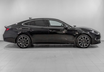 Подержанный автомобиль Hyundai Sonata 2020 года (4 фото)