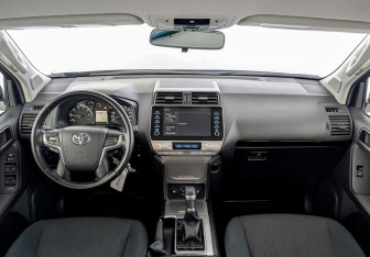 Подержанный автомобиль Toyota Land Cruiser Prado 2021 года (14 фото)