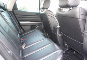 Подержанный автомобиль Mazda CX-7 2011 года (10 фото)