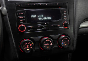 Подержанный автомобиль Subaru XV 2012 года (18 фото)