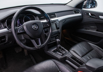 Подержанный автомобиль Skoda Superb Wagon 2014 года (10 фото)