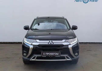 Подержанный автомобиль Mitsubishi Outlander 2019 года (2 фото)
